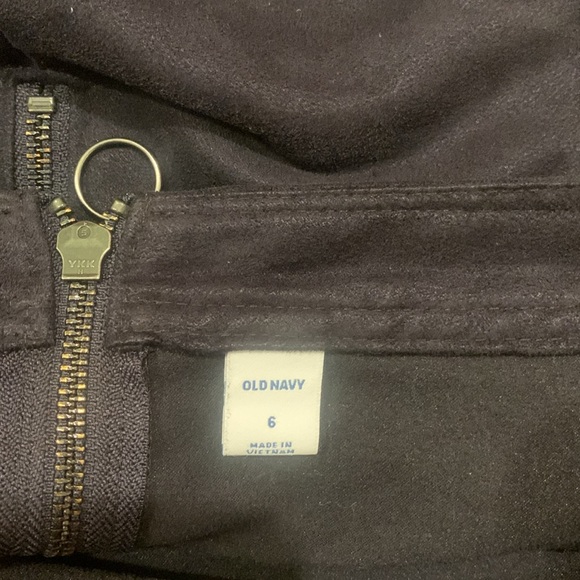 Old Navy Black Mini Skirt w/ Zipper and Pockets, Size 6 - Picture 4 of 5